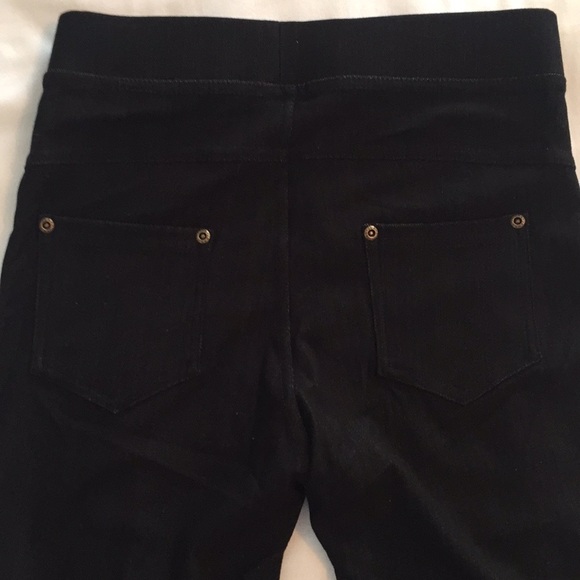 NWT Black Jean style Capri leggings - Picture 4 of 6